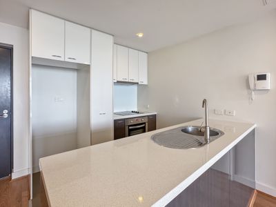 606 / 95 Berkeley Street, Melbourne