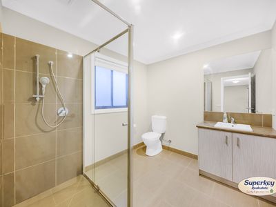 5 Bensonhurst Parade, Point Cook