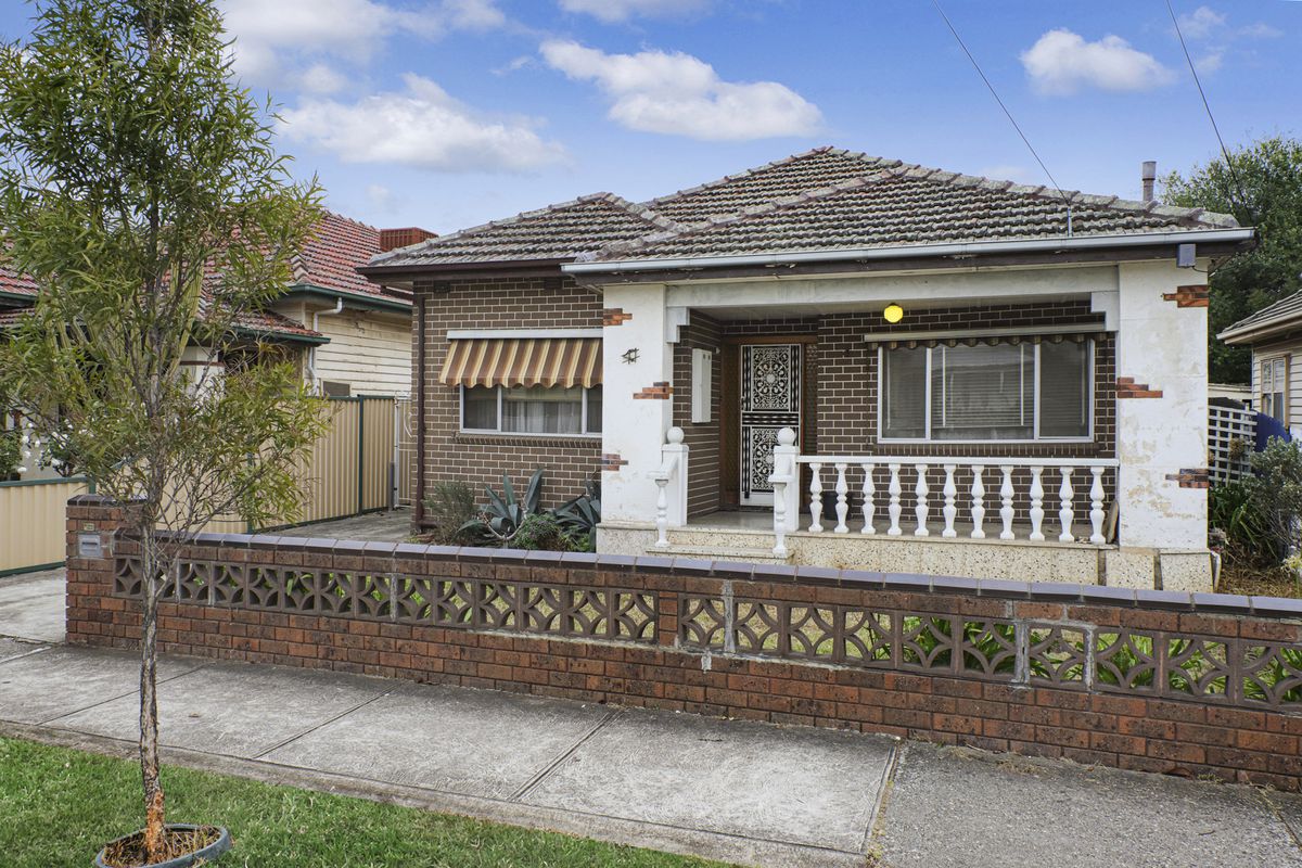 Endless potential, period features in this convenient Coburg location