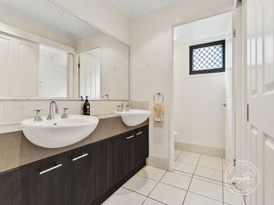 114 Pikes Road, Glass House Mountains