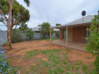 8A Siberia Close, Hannans