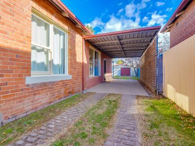 425 MACAULEY STREET, Albury