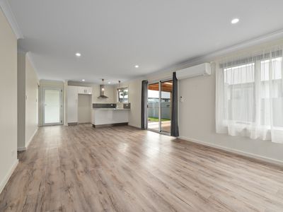 2 / 39 Adelaide Street, George Town