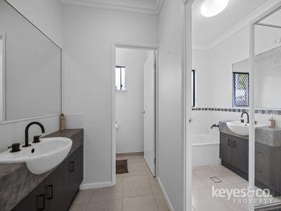 60 Crestbrook Drive, Mount Louisa