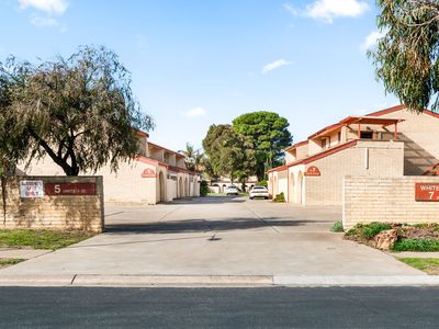 5 / 5 Mooloola Way, West Lakes Shore