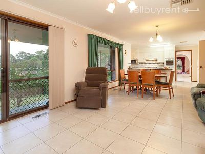 11 BEARD CRESCENT, Wodonga