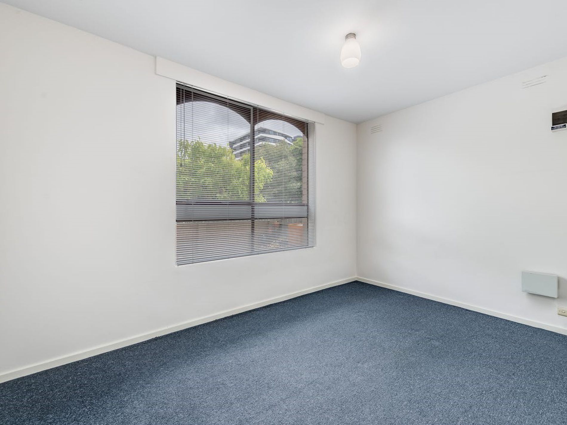1 / 55 Cowper Street, Footscray