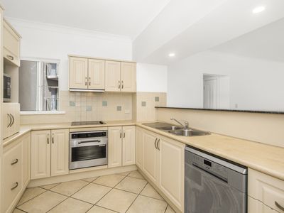 6 / 92 Mitchell Street, North Ward