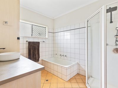9 Politis Court, Moulden