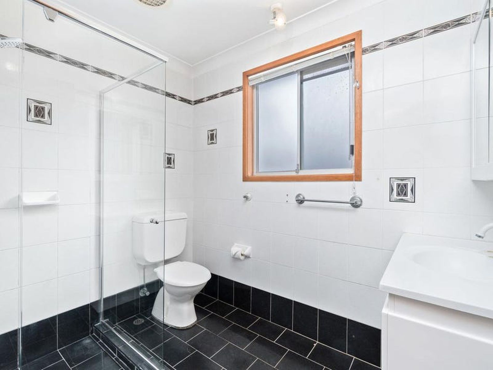 20 Caroline Crescent, Georges Hall