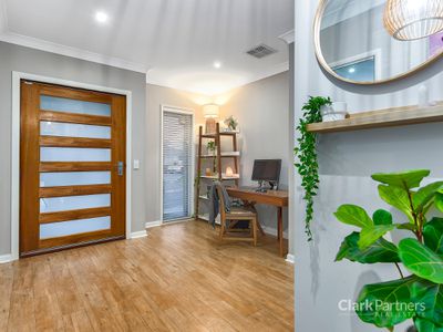 2 Lefroy Court, Warner