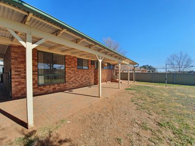 6 Brian Hambly Place, Dubbo
