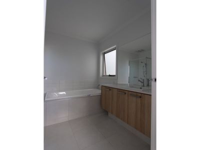 5 Southwinds Road, Armstrong Creek