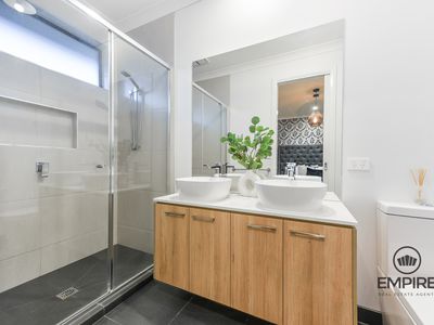 8 Colonnade Street, Clyde North