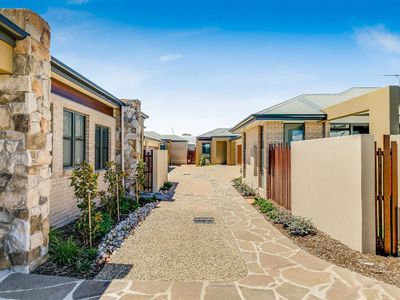 4 / 14 Yarrow Close, Middle Ridge