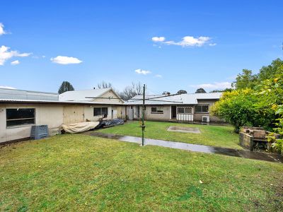 10 Lakeside Avenue, Mount Beauty