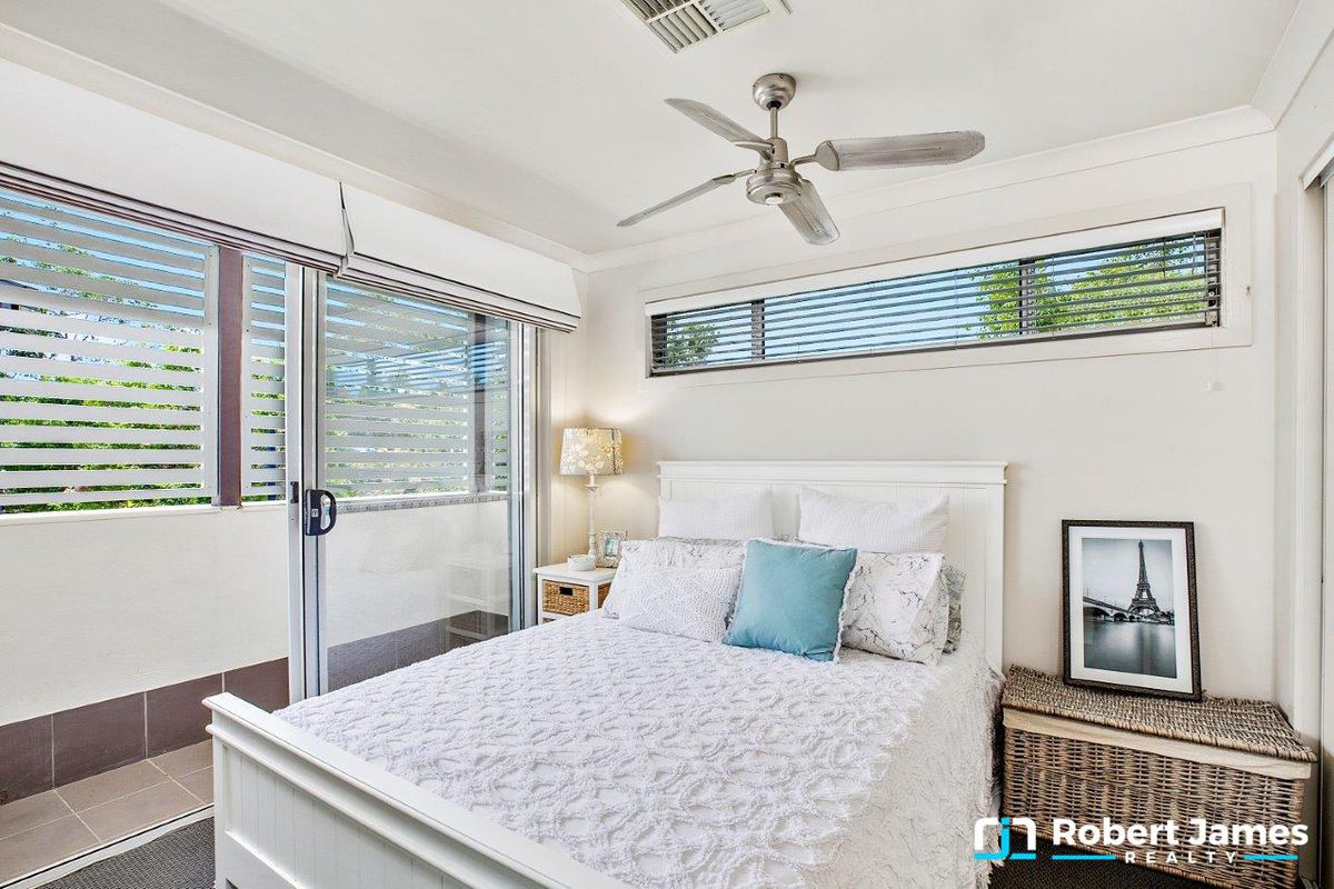 8/2 Lake Weyba Drive, Noosaville