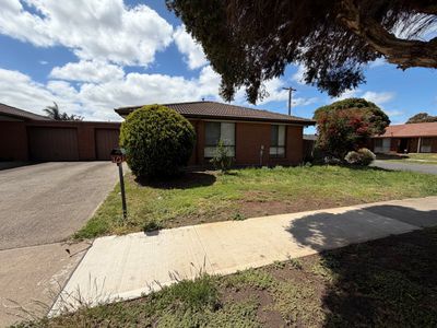 1 / 1 Canterbury Place, Werribee