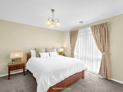 7 Stonehaven Avenue, Cranbourne