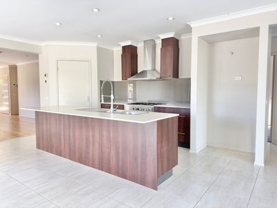 2 Salvinia Street, Manor Lakes