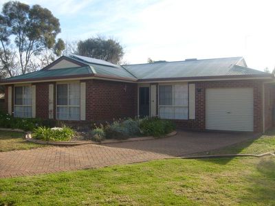 36 John Glenn Place, Dubbo