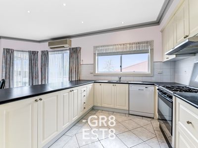 4 The Oaks, Narre Warren