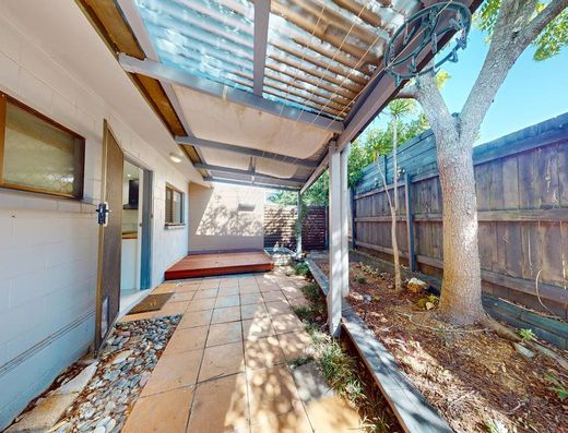 Refurbished and Close to Town in Tewantin image 9