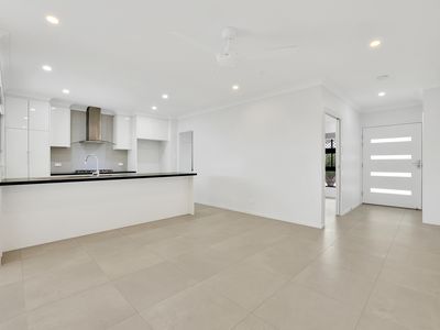 19 Whyambeel Chase, Smithfield