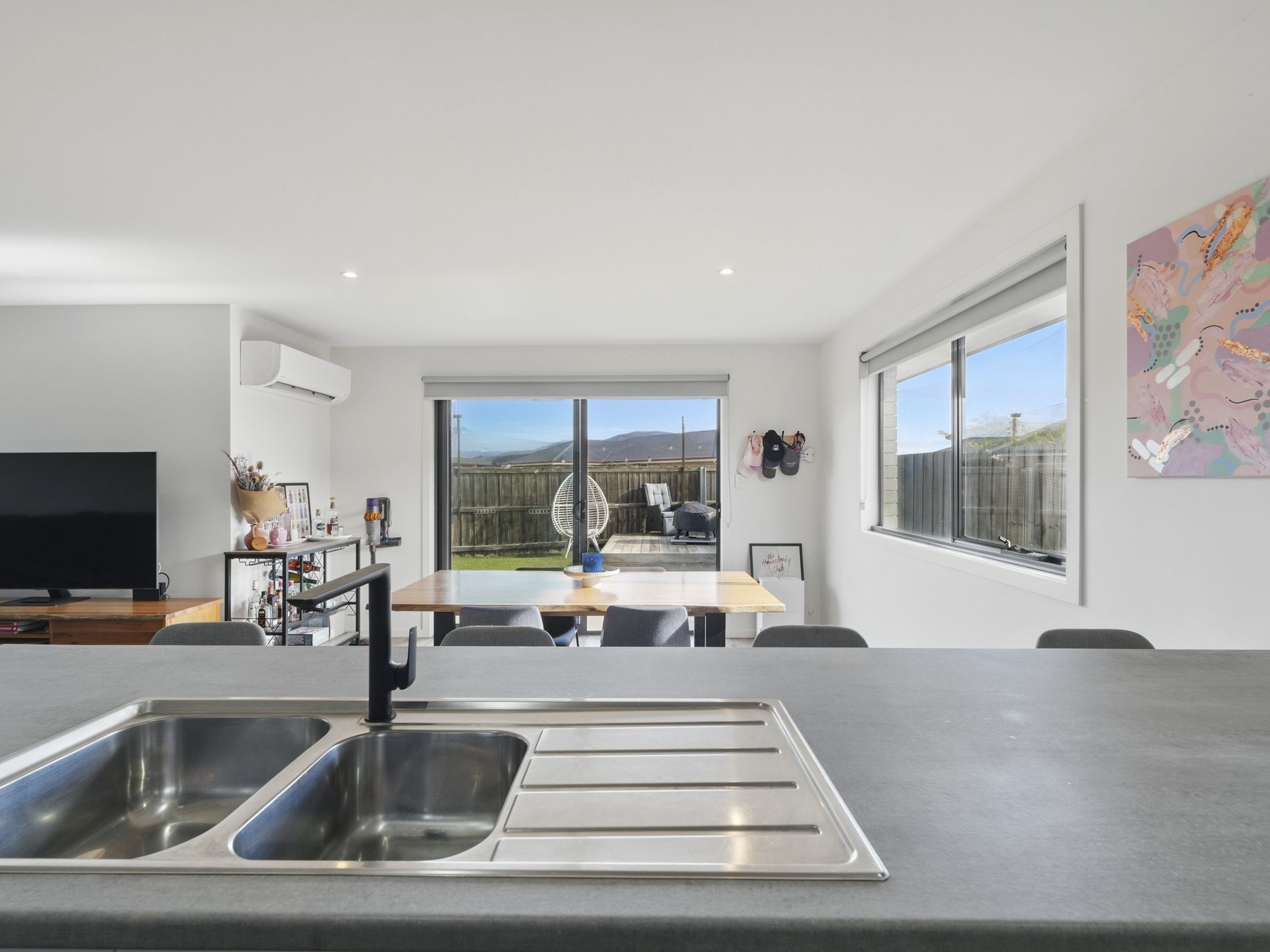 2 / 10 Curtain Court, Brighton