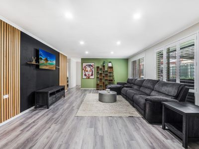 6 Moore Place, Currans Hill