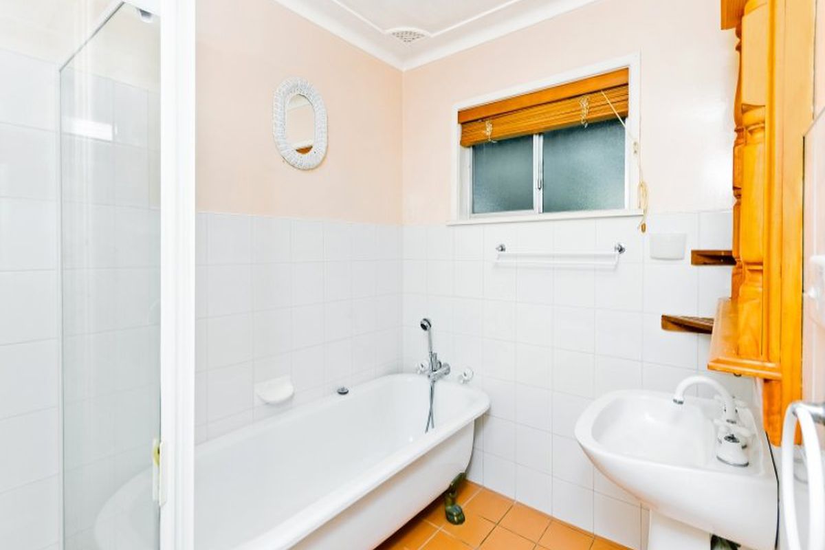 12 Lock Avenue, Springfield