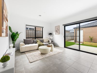 9 Papaya Walk, Manor Lakes