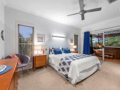 9 Senden Cr, Manly West
