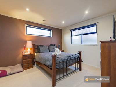 10 Fallingwater Drive, Pakenham