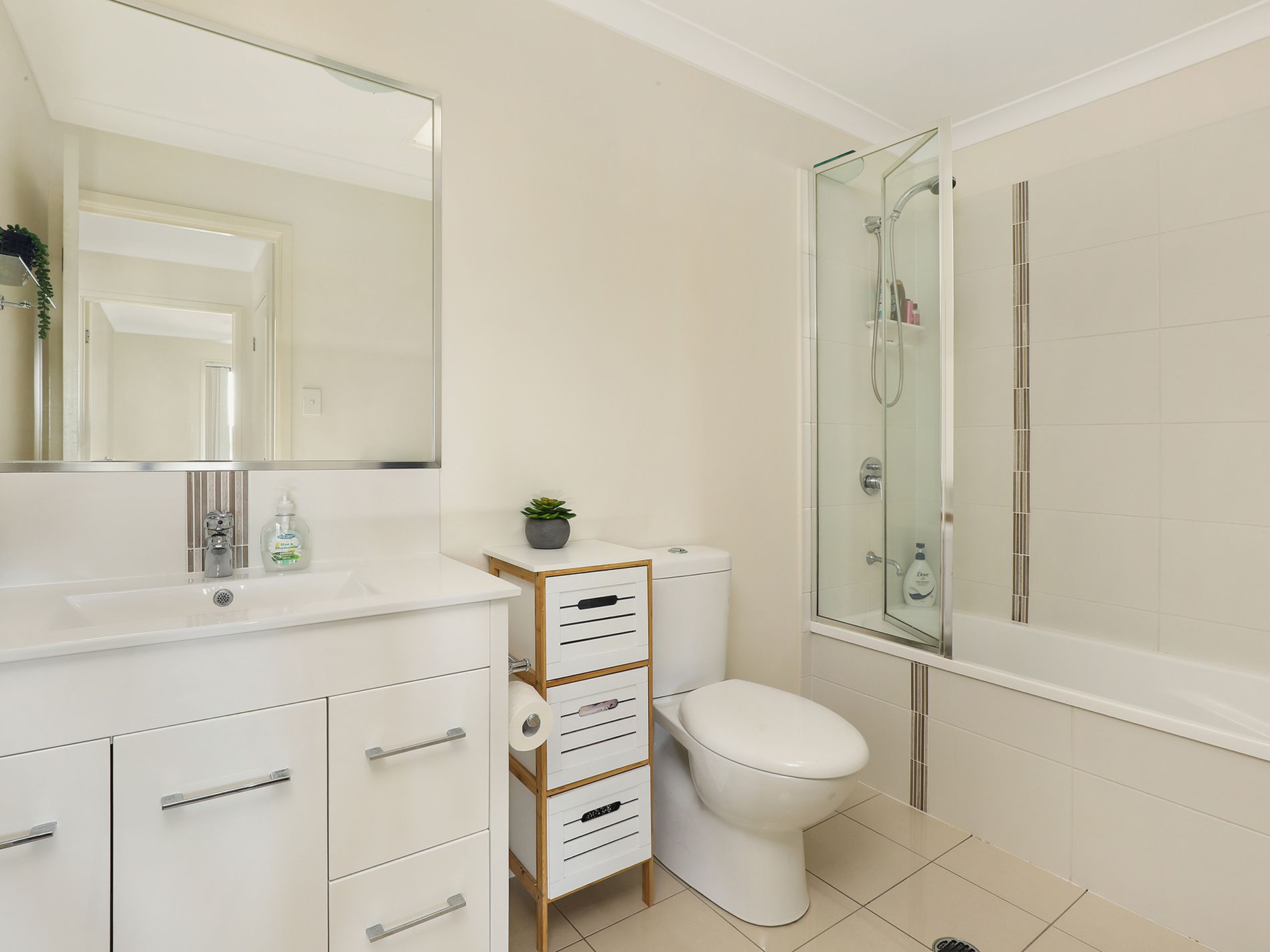 13 / 14 Photinia Crescent, Mountain Creek
