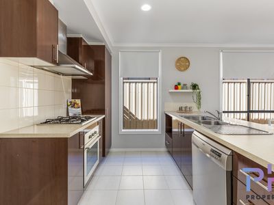 5 / 4-6 Greenview Circuit, Epsom