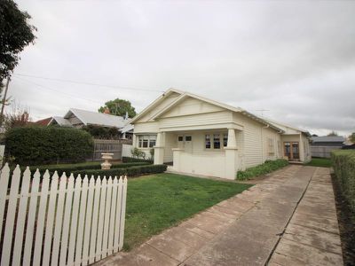 246 Autumn Street, Manifold Heights