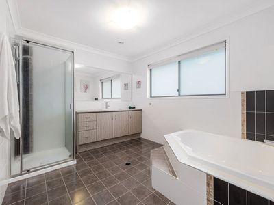 31 Baychester Place, Wakerley