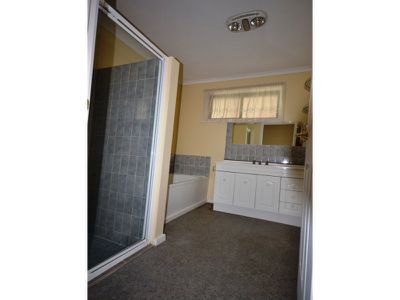 2 Omeo Court , Tawonga South