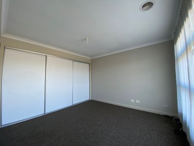 2 / 9 Brimpton Grove, Wyndham Vale