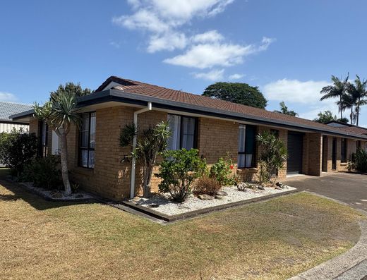 2 Bedroom Unit In Popular Street