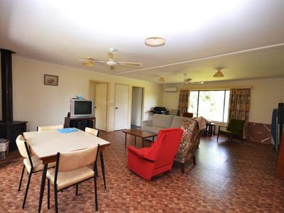 2-4 Baker Street , Tawonga South