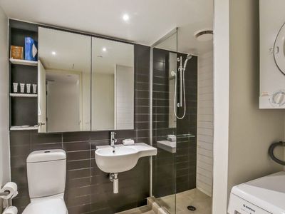 733 / 572 St Kilda Road, Melbourne