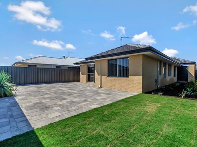 17 Cooloola Chase, Yanchep