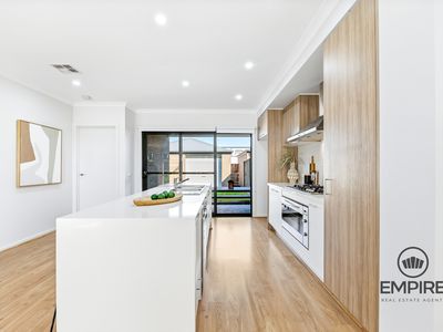 4 Plenty Way, Cranbourne North