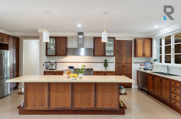 8 Pine Grove, Mickleham