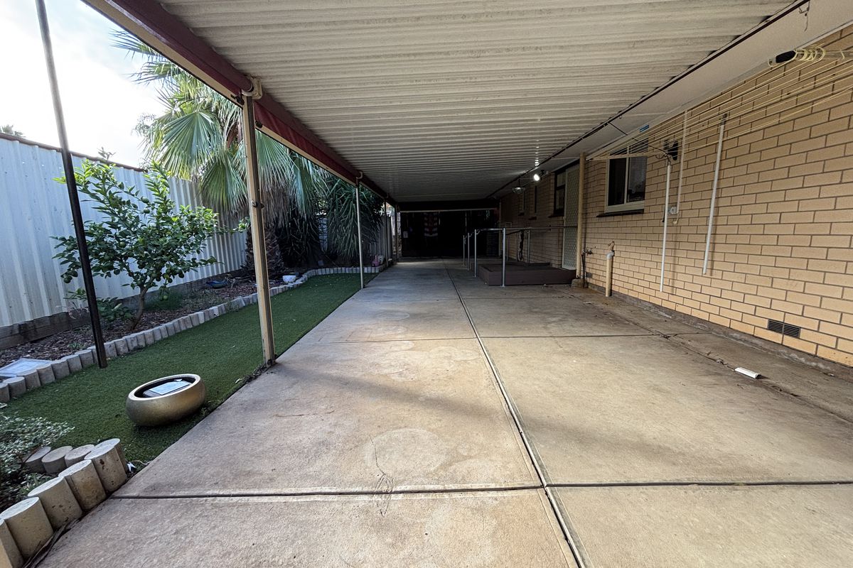 15 Rogers Crescent, Paralowie