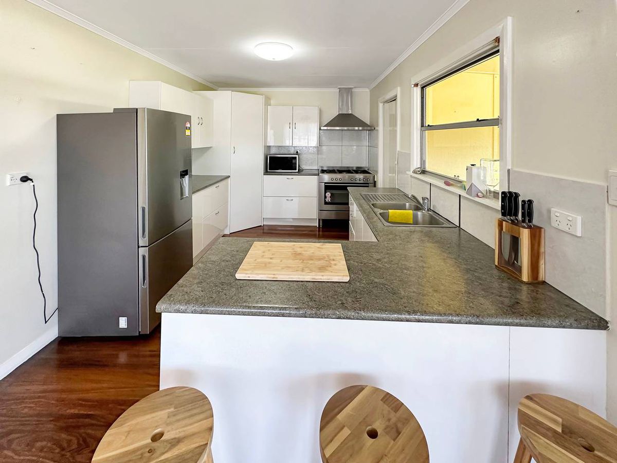 7 Eighth Avenue, Atherton