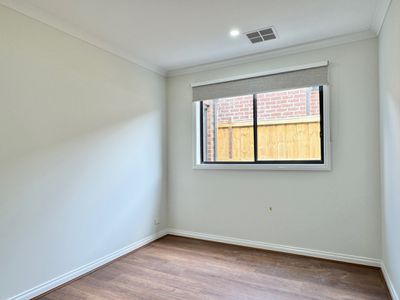 127 Plane Avenue, Mambourin