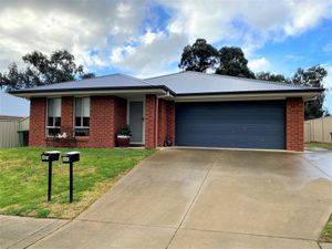 20 Bevington Bend, Lavington